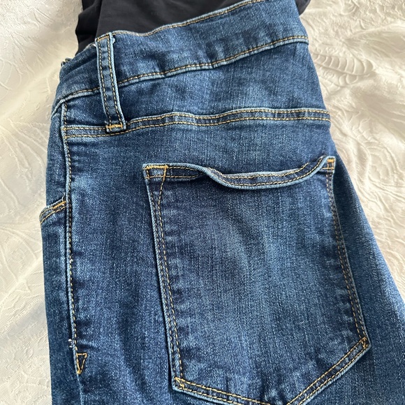 💕HOST PICK💕 Gap Over the Bump Maternity Jeans - size 27 (short) - Picture 8 of 11